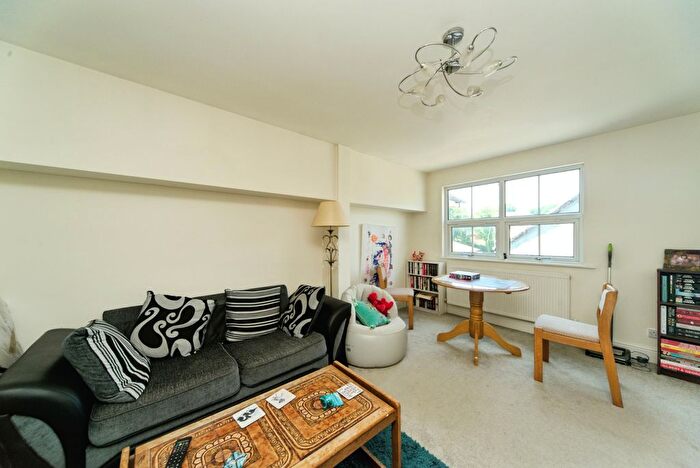 2 Bedroom Flat To Rent In New Town, Uckfield, TN22