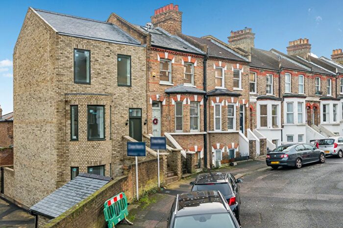 3 Bedroom Semi Detached House For Sale In Fransfield Grove, London, SE26