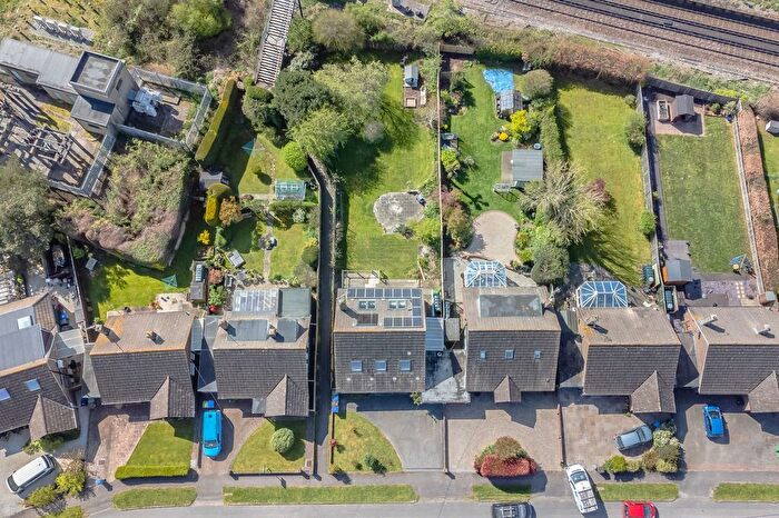 5 Bedroom Property For Sale In East View Fields, Plumpton Green, BN7