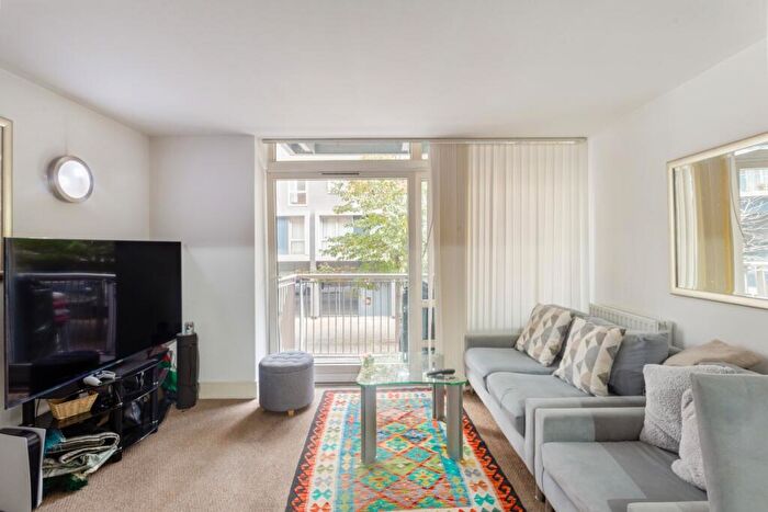 1 Bedroom Apartment To Rent In Cassilis Road, E14