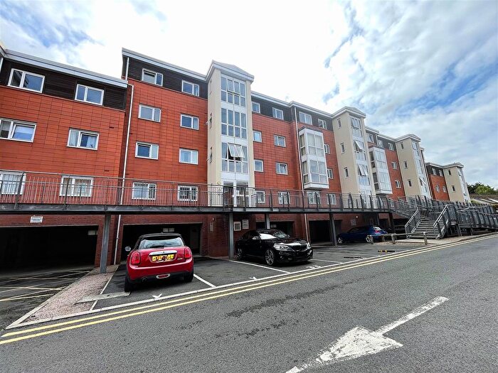 2 Bedroom Flat For Sale In The Waterfront, Selby, YO8