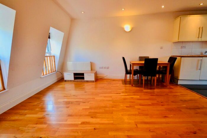 2 Bedroom Flat To Rent In Victory Road Mews, London, SW19