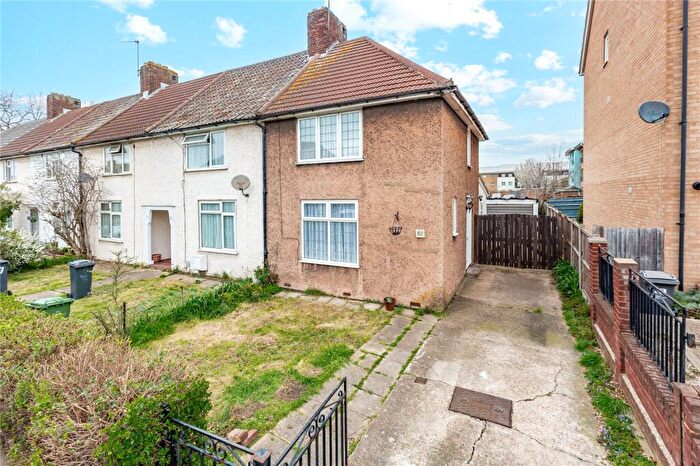 2 Bedroom End Of Terrace House For Sale In Keir Hardie Way, Barking, IG11