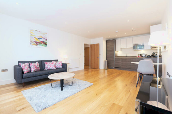 1 Bedroom Apartment To Rent In Harbourside Court, Gullivers Walk, London, SE8