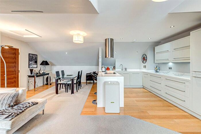 2 Bedroom Flat To Rent In Mayfair House, - Heene Terrace, Worthing, West Sussex, BN11