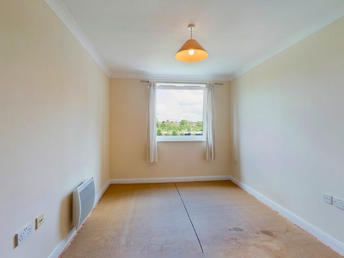 2 Bedroom Flat To Rent In Crown Heights, Alencon Link, Basingstoke, RG21