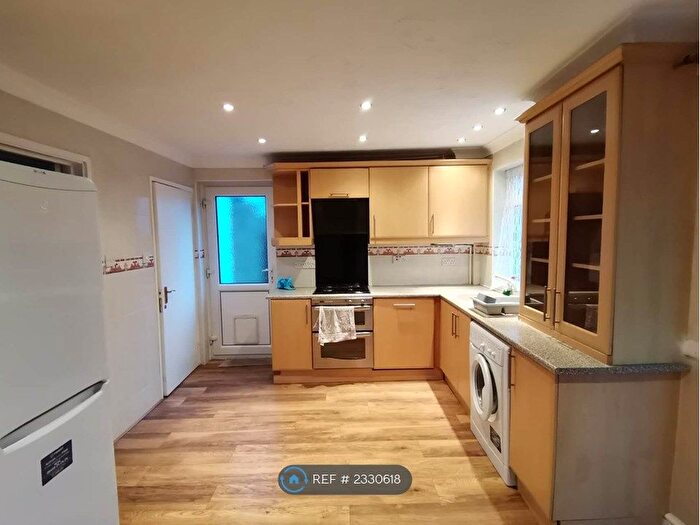 3 Bedroom Semi-Detached House To Rent In Newport Pagnell, Newport Pagnell, MK16