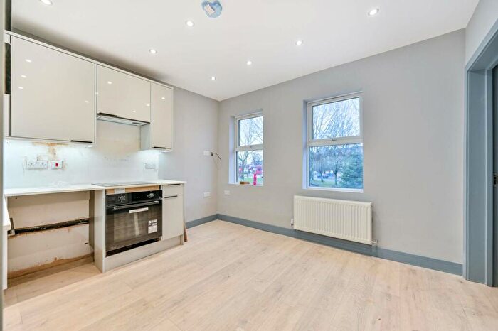 1 Bedroom Flat To Rent In Upper Green West, Mitcham, CR4