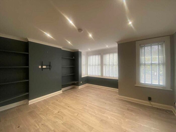 2 Bedroom Apartment To Rent In Southend On Sea, SS2