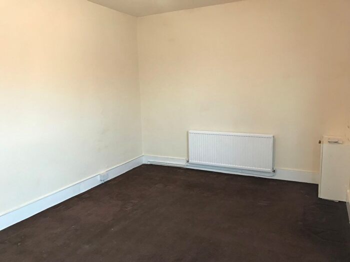2 Bedroom Flat To Rent In Canterbury Street, Gillingham, ME7