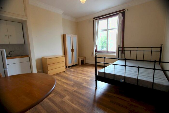 1 Bedroom Flat To Rent In Wellesley Road, Chiswick, London, W4