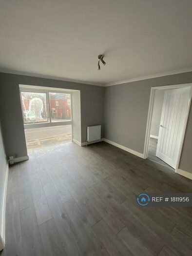2 Bedroom Flat To Rent In Mandeville Road, Aylesbury, HP21