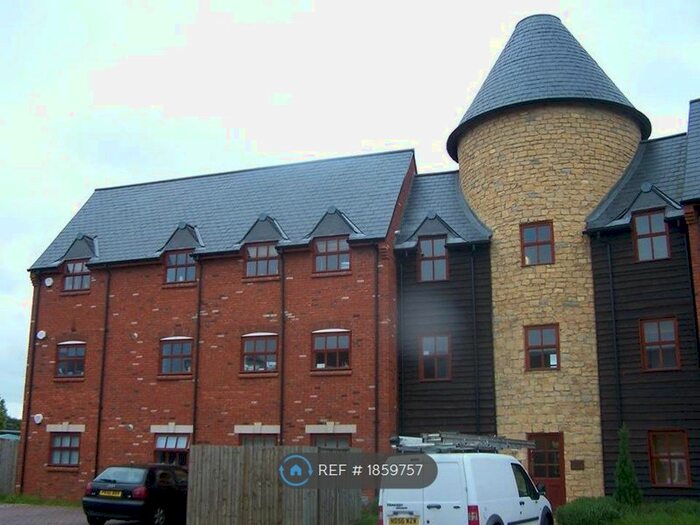 2 Bedroom Flat To Rent In Islington Grove, Monkston Park, Milton Keynes, MK10