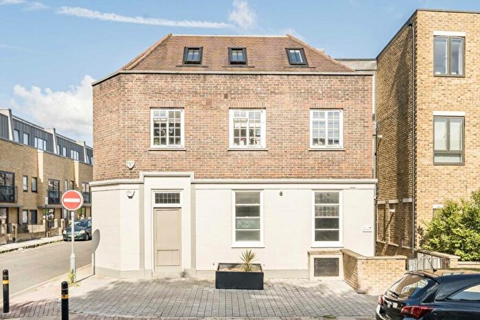 2 Bedroom Flat For Sale In Cavendish Road, London, SW12