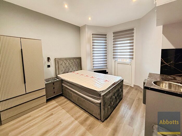 1 Bedroom Property To Rent In Bournemouth Park Road, Southend-On-Sea, SS2