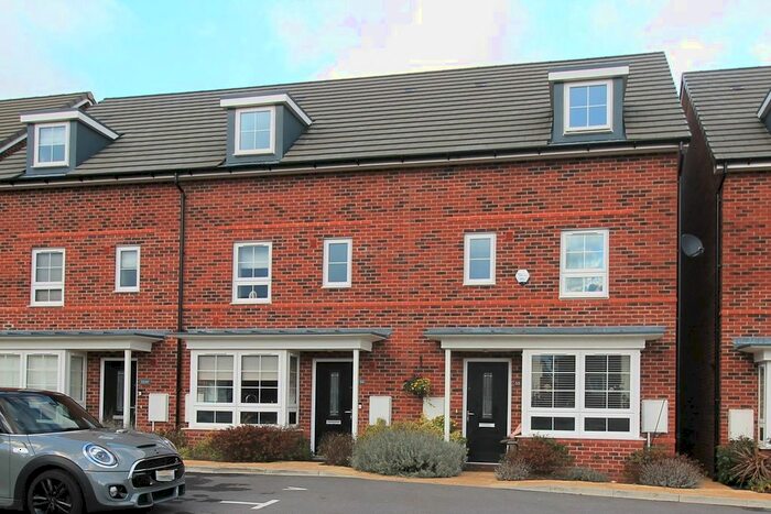 4 Bedroom Town House To Rent In Barton Row, Hook, RG27