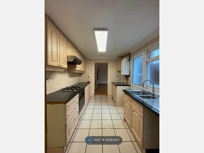 3 Bedroom Terraced House To Rent In Tennyson Road, Gillingham, ME7