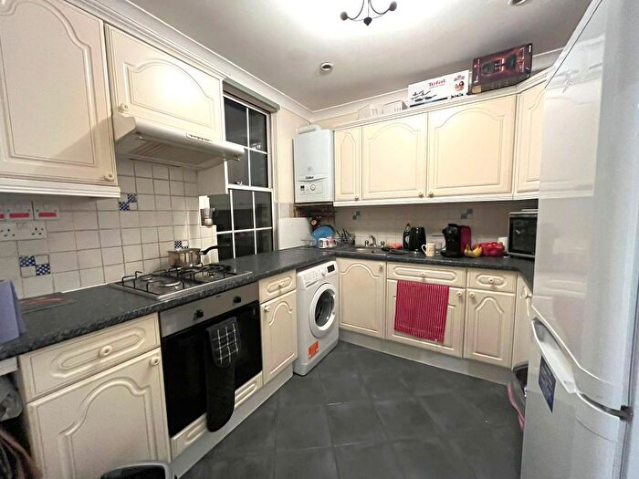2 Bedroom Flat To Rent In B Kingston Road, South Wimbledon, London, SW19