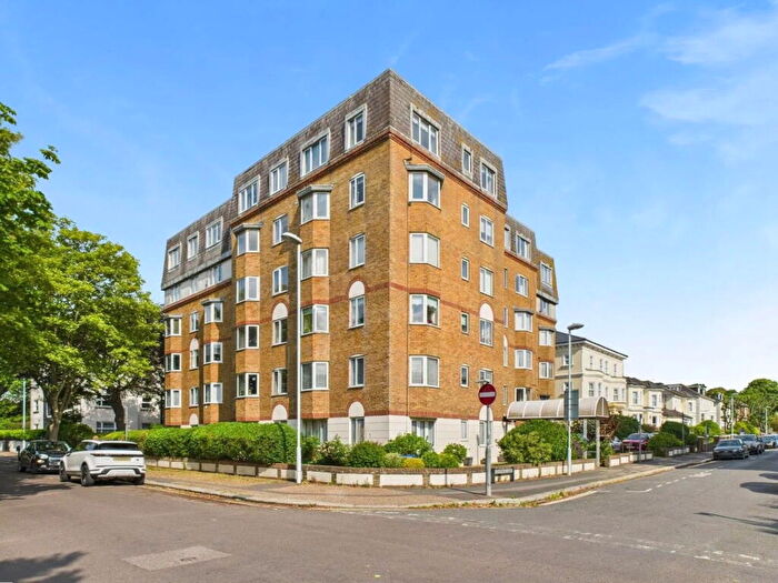 2 Bedroom Retirement Property For Sale In Oakland Court, Gratwicke Road, Worthing, BN11