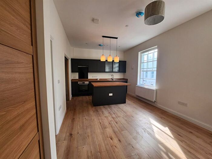 1 Bedroom Flat To Rent In Second Floor Flat, High Street, Haverfordwest, SA61