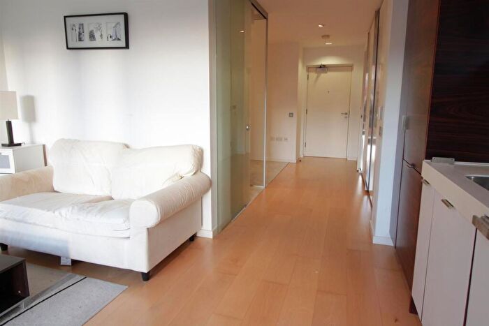 Studio To Rent In Ontario Tower, Fairmont Avenue, E14