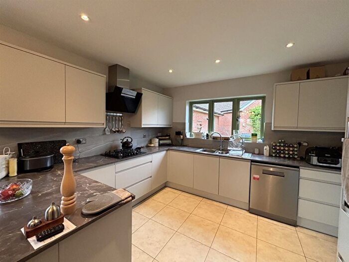 4 Bedroom Detached House For Sale In Anstee Road, Shaftesbury, SP7