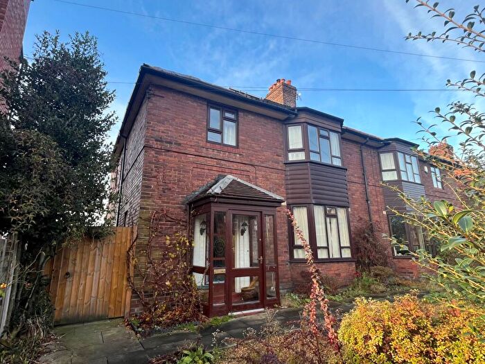 4 Bedroom Semi Detached House For Sale In Park Road, Stretford, M32