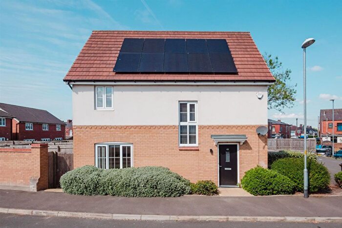 4 Bedroom Detached House To Rent In Rose Street, Chadderton, OL9