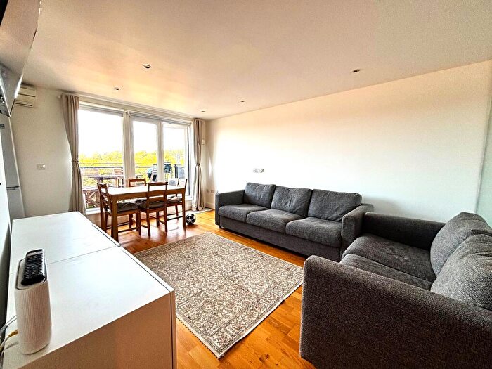 2 Bedroom Flat To Rent In Greyhound HIll, Hendon, London, NW4