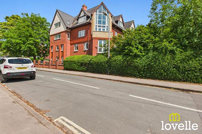 2 Bedroom Flat For Sale In Kingtree Avenue, Cottingham, East Riding Of Yorkshire, HU16
