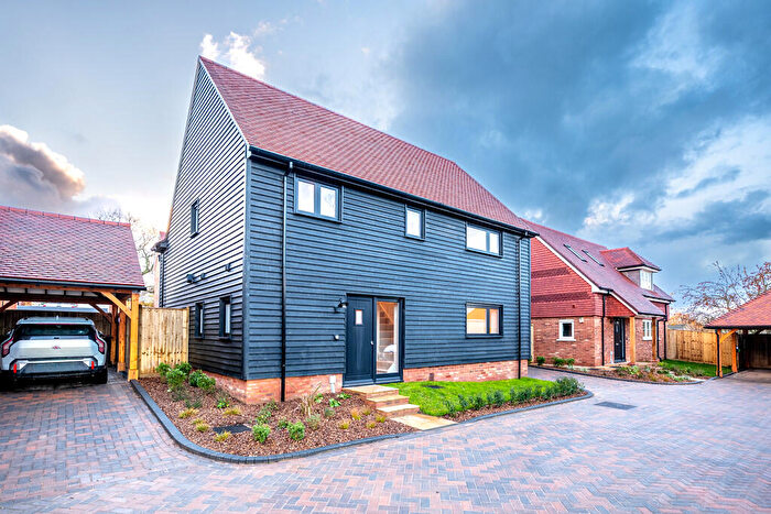 3 Bedroom Detached House For Sale In Kirdford Road, Wisborough Green, RH14