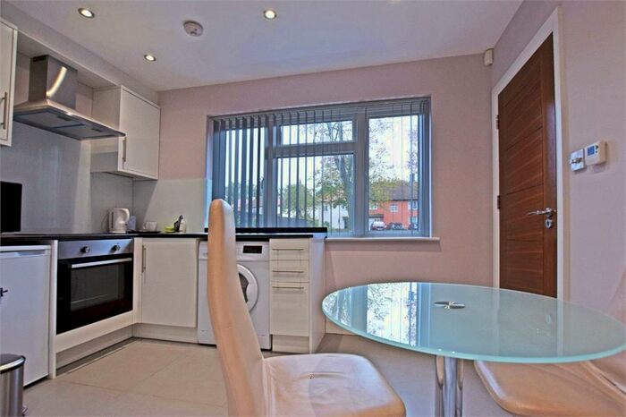 Studio To Rent In Conduit Way, London, NW10