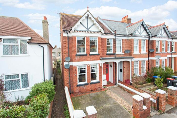 2 Bedroom Flat For Sale In Douglas Road, Herne Bay, CT6