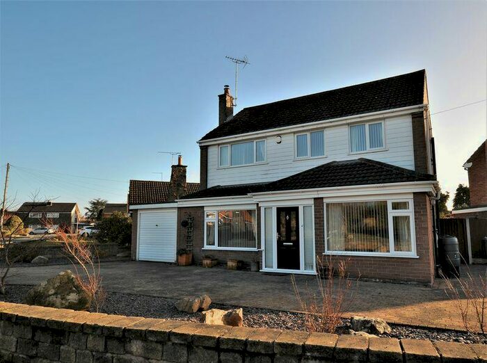 3 Bedroom House To Rent In Alumbrook Avenue, Holmes Chapel, CW4