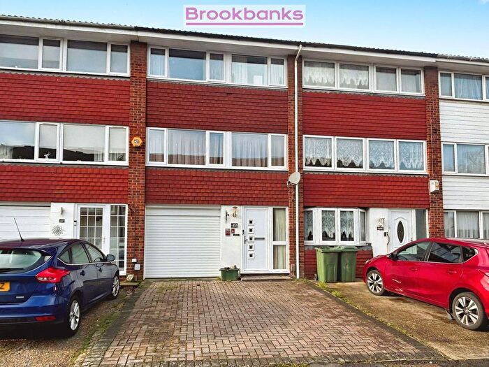 4 Bedroom Town House For Sale In Cyclamen Drive, Swanley, BR8