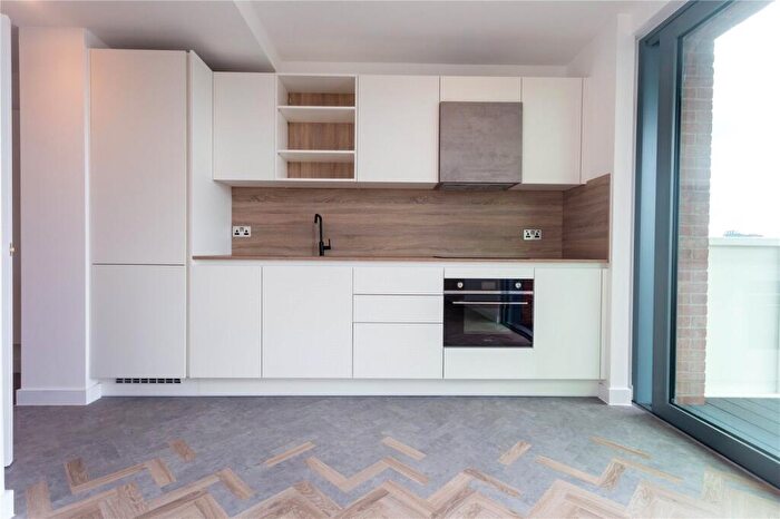 Apartment To Rent In Makers Yard, Gillender St, Bromley By Bow, London, E3