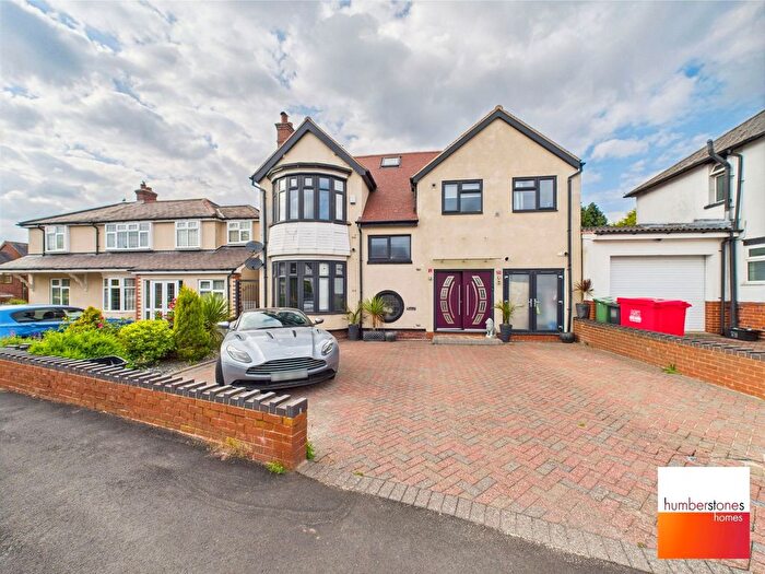 5 Bedroom Detached House For Sale In Newlands Drive, Halesowen, B62