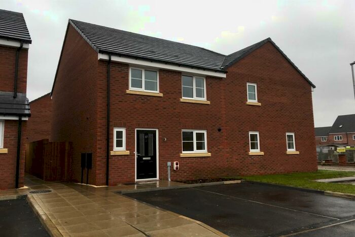 3 Bedroom Semi-Detached House To Rent In Bedroom Property In Turnstone Drive, DN16