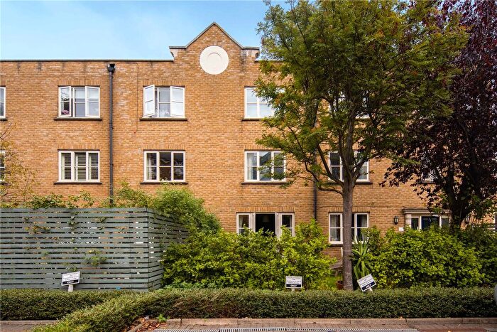 1 Bedroom Flat For Sale In St. Stephens Road, Bow, London, E3