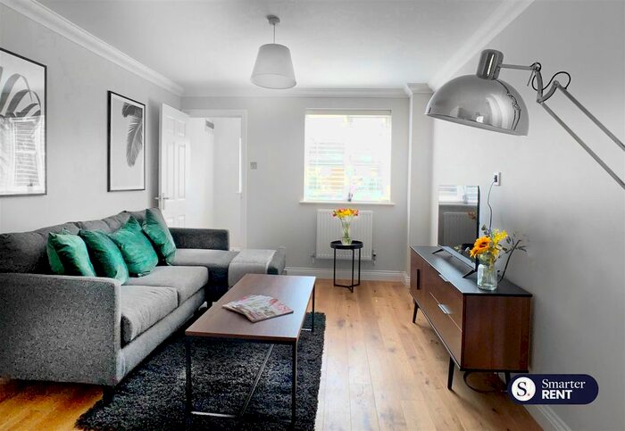 2 Bedroom Flat To Rent In Norton Road, Wokingham, RG40