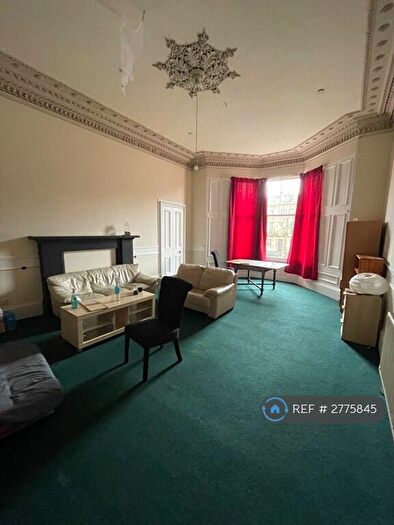 2 Bedroom Flat To Rent In Alfred Terrace, Glasgow, G12