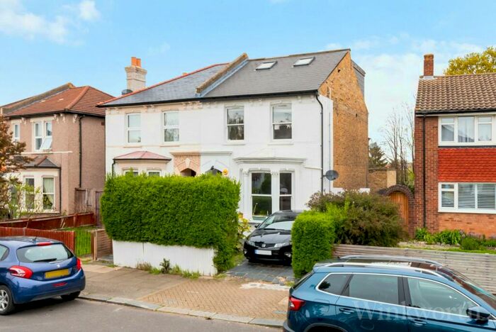 2 Bedroom Apartment To Rent In Houston Road, London, SE23