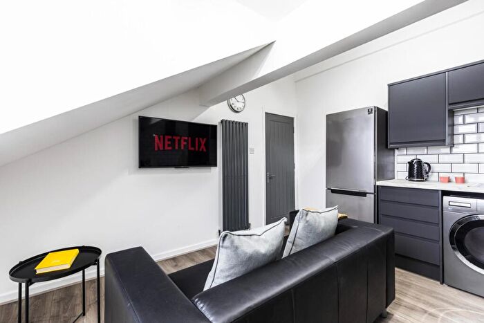 2 Bedroom House To Rent In Queens Road, Leeds, LS6