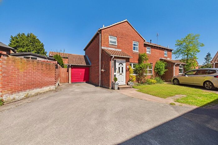 3 Bedroom Semi-Detached House To Rent In Chilcombe Way, Lower Earley, Reading, Berkshire, RG6