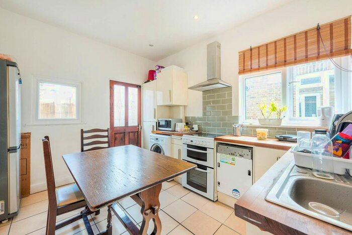 2 Bedroom Flat For Sale In Brook Road South, Brentford, TW8