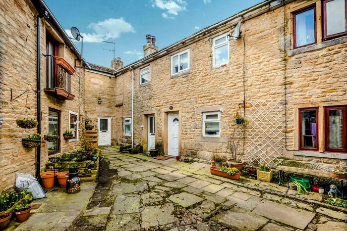 2 Bedroom Cottage To Rent In St Peters Square, Sowerby Bridge, HX6