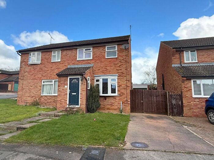 3 Bedroom Semi Detached House For Sale In Dreyer Close, Rugby, CV22