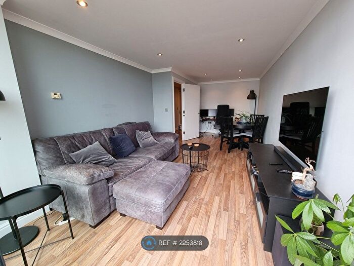1 Bedroom Flat To Rent In Kingsway, London, N12