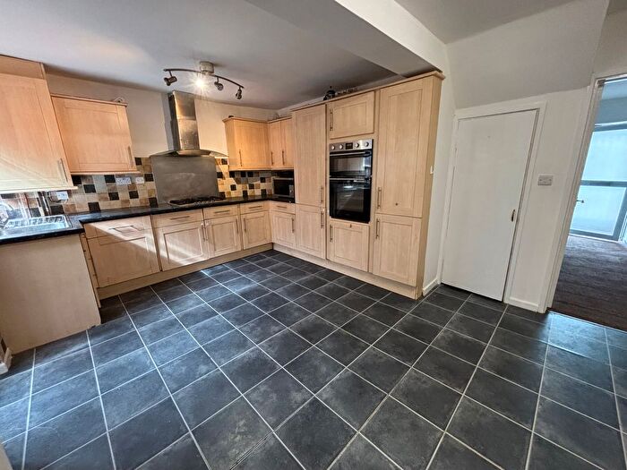 4 Bedroom Semi-Detached House To Rent In Bridge Street, Warwick, CV34