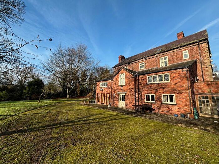 2 Bedroom Apartment To Rent In Garden Flat, Broomfield House, Congleton, CW12